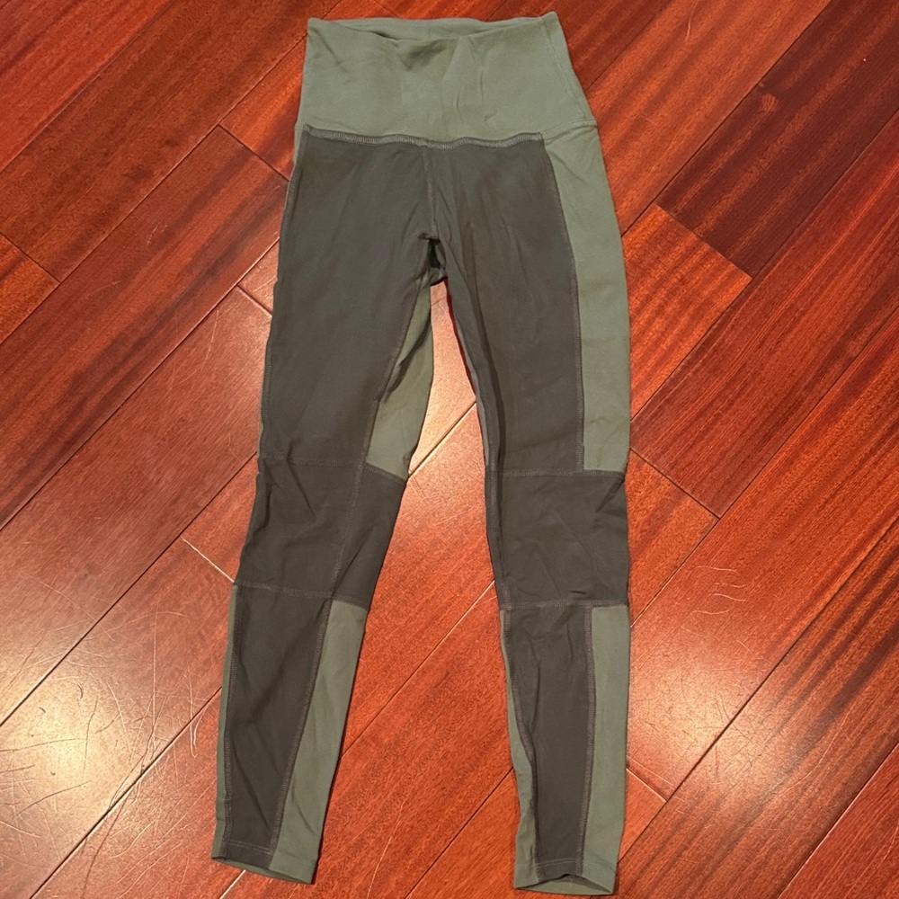 Beyond Yoga Green  Leggings